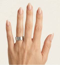 Breiter stilvoller Weißgold-Ehering