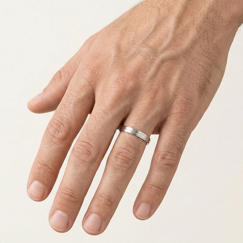 Bague de mariage fine en or blanc