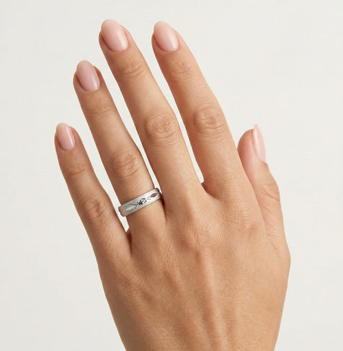 Anillo de boda de oro blanco mate con detalles de alto brillo