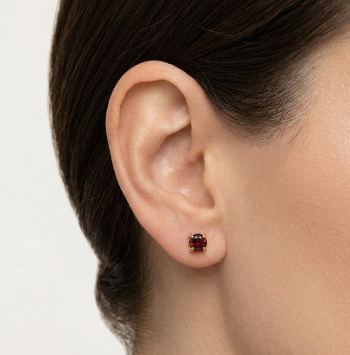 Stilvolle runde Granat-Ohrstecker