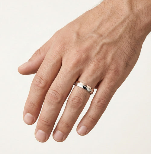 Roségold- und Weißgold-Eheringe