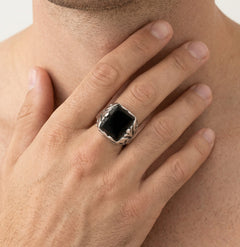 Pánský stříbrný prsten s  onyxem, solitér
