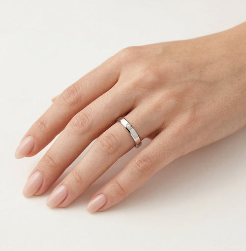 Anillo de boda de oro blanco con bordes caídos