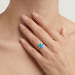 Bague couronne avec opale bleue