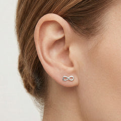 Boucles d’oreilles pendantes infini en or blanc