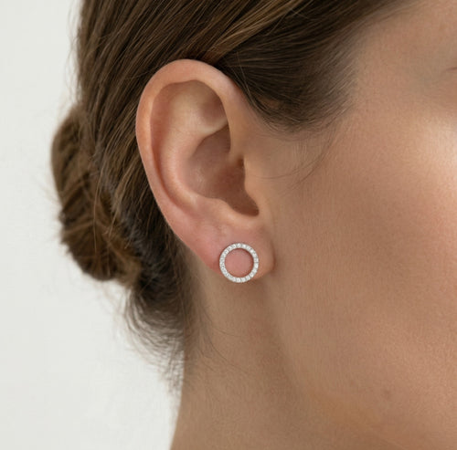 Rose gold stud earrings with round diamond