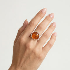 Bernstein-Cabochon-Ring aus Silber