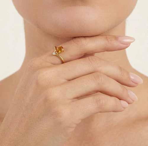 Zlatý prsten s oranžovým citrínem a kubickými zirkony