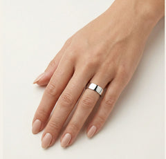 Silný klasický prsten z bílého zlata