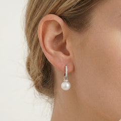 Visací perlové a diamantové náušnice