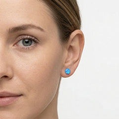 Blaue Opal-Kugelstecker aus Gold