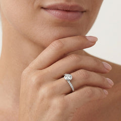 Prsten z bílého zlata se zirkon