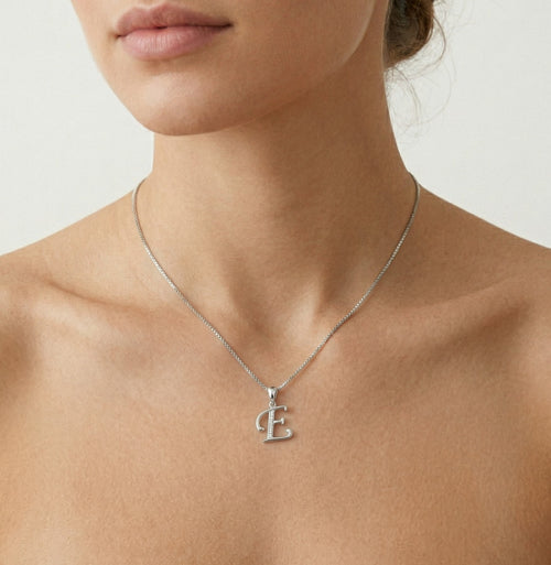 Pendentif lettre E