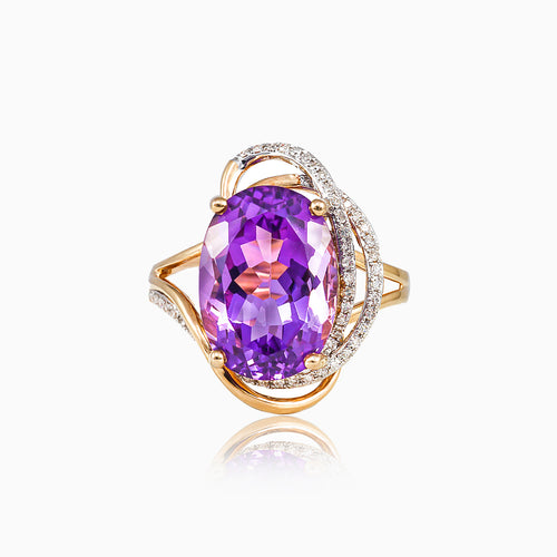 Anillo de oro con amatista ovalada y diamantes