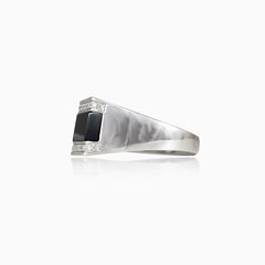 Bague en or blanc avec onyx et diamants