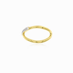 Elegantní prsten v designu X s třpytivými zirkony