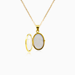 Médaille ovale en or avec motif