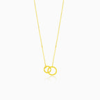 Collier avec deux petits anneaux en or entrelacés