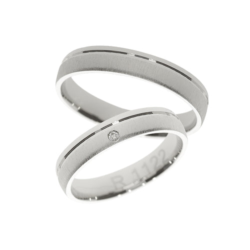 Anillo de oro blanco con acabado mate y pulido alto.