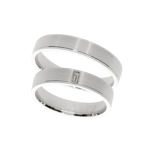 Anillo de boda de oro blanco con engaste de bisel y piedra de corte baguette