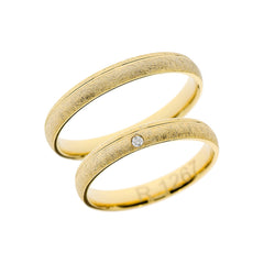 Bague de mariage en or jaune mat avec détail de ligne