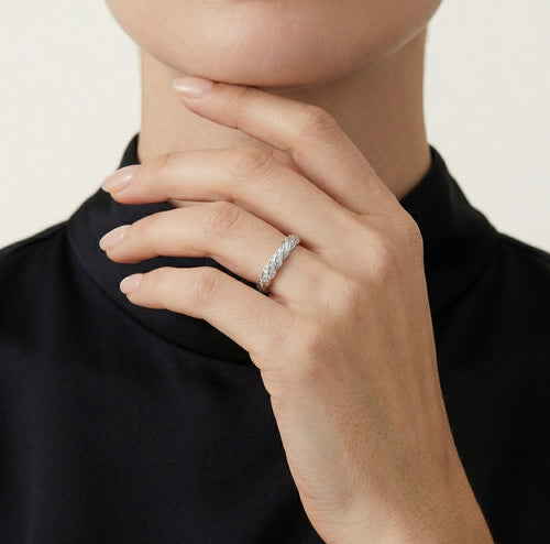 Chic silver ring with cubic zirconia