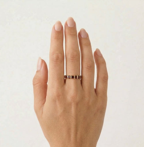 Elegant 6 garnet gold ring