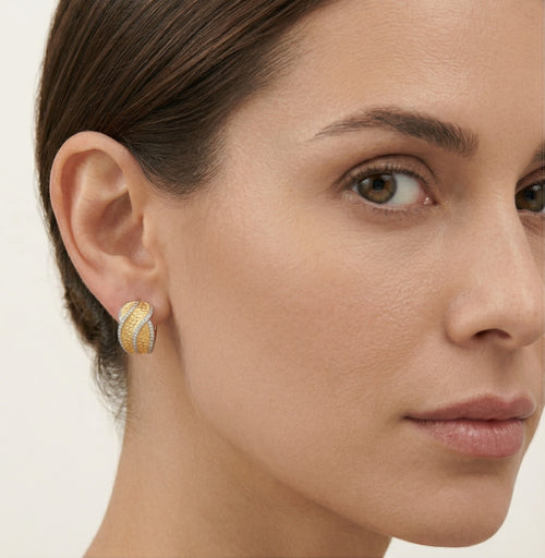 Wavy yellow gold earrings