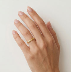 Erinnerungs-Ring mit einfachem Dreh-Design, stapelbar