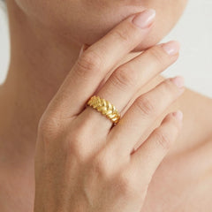 Bague en or avec vagues feuillues élégantes