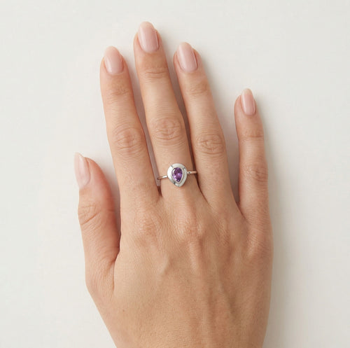 Stříbrný prsten s hruškovým ametystem