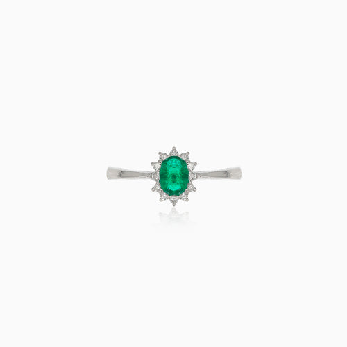Sparkling white gold diamond ring with emerald