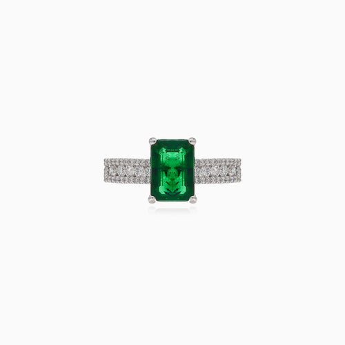 Stunning 18kt gold emerald and diamond ring