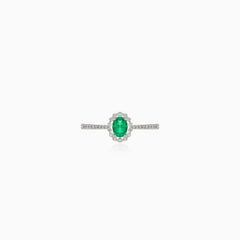 Royal white gold ring with emerald and diamonds