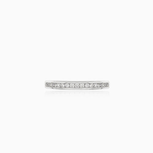 Dazzling white gold ring with diamonds