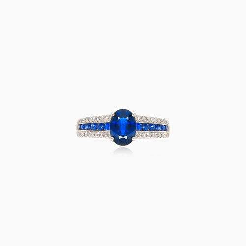 Spectacular diamond ring with sapphire