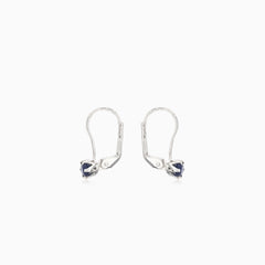 Boucles d’oreilles classiques en or blanc avec saphir