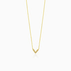 Collier sophistiqué avec diamant central en forme de V