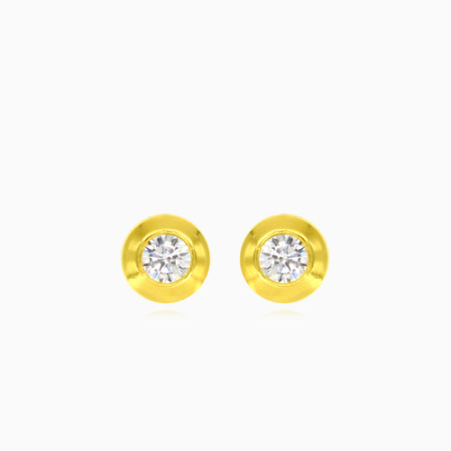 Boucles d'oreilles clous en or avec zirconium cubique rond serti en panier