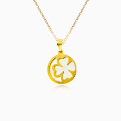 Přívěsek ve tvaru čtyřlístku zdobený perletí