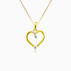 Colgante de corazón fino con cuatro circonitas cúbicas
