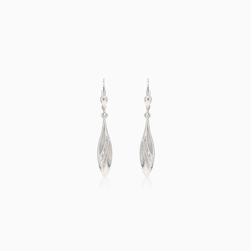 Boucles d'oreilles pendantes en or blanc avec finition mate