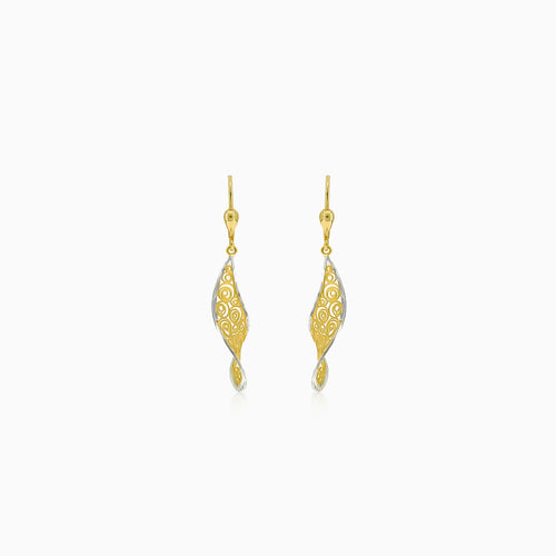 Aretes de alambre en espiral con detalles de oro
