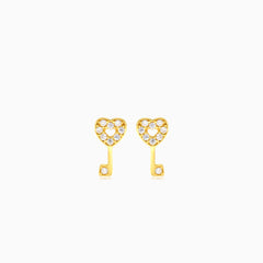 Boucles d'oreilles clou en or jaune avec cœur en zirconium cubique