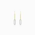 Pendientes elegantes de eslabones de oro con circonias cúbicas