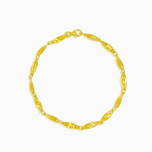 Elegantní detailní zlatý náramek