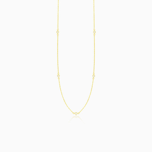 Collier chaîne délicat avec cinq zircons