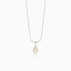 Náhrdelník s perlou a rámečkem ze zirkonů