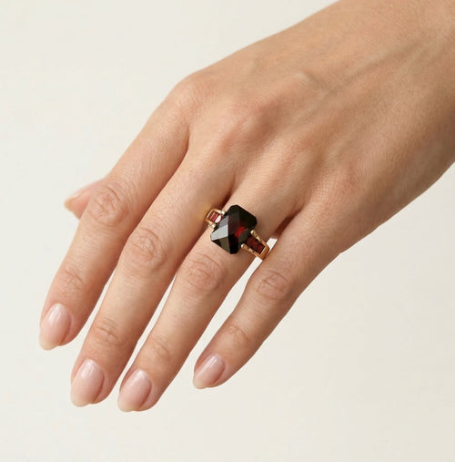 Radiant allure gold ring