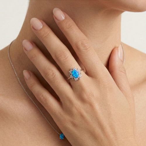  Prsten s dehtově modrým opálem 